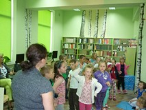 Przedstawienie w bibliotece