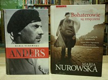 na zdjęciu książki od lewej 