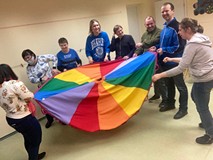 Wspólna zabawa z chustą animacyjną