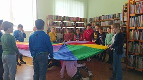 Zabawa z chustą Klanza...