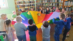Zabawy z chustą Klanza