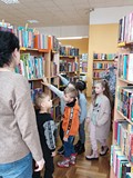 Zwiedzanie biblioteki.