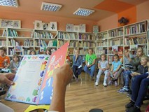 Bezpieczne wakacje w bibliotece