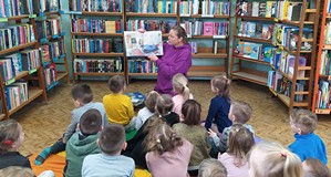 Słuchamy historii o najwyższej wieży z książek
