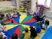 Wspólna zabawa na chuście