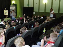 Kosmowska i Mohr w bibliotece