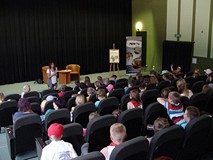 Kosmowska i Mohr w bibliotece