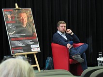 Michał Potocki na scenie w KBP