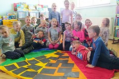 Grupa Biedronki ze swoimi pracami