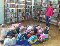 Wspólna zabawa przy czytaniu Guzikowej książki