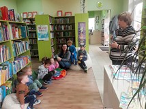 Pani Ania opowiada  o bibliotece