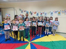 Wspólne zdjęcie z książkami