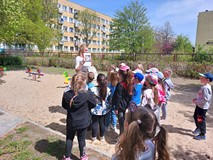 Wspólna zabawa w ogrodzie