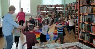 Zabawy z Guzikową książką