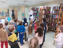 Dzieci zgadują kolejną zagadkę