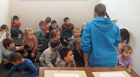 Czytamy książkę o tym, ile zawodów ma mama