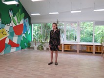 Uczestniczka konkursu podczas recytacji.
