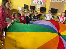 zabawa z chustą animacyjną