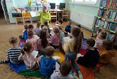 Czytamy książkę o słowie Dziękuję