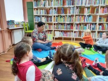 Spotkanie w bibliotece z przedszkolakami