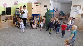 Pociągiem do biblioteki....