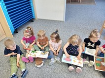 Młodzi przyszli czytelnicy....