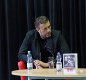 Tymański w bibliotece