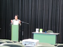 Profesor Ewa Kołodziejek w czasie Dnia Bibliotekarza i Bibliotek w Koszalińskiej Bibliotece Publiczn