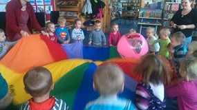 „Smerfy” w bibliotece