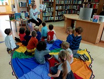 Pani Gosia czyta zasłuchanym AKWARELKOM