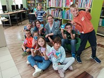 Pamiątkowe zdjęcie uczestników zajęć z panią Beatą Piwar