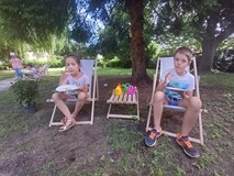 Dzieci degustują miód