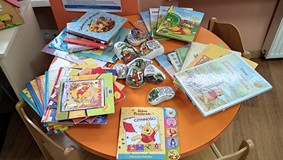 Akcja wędrujące kamyczki w bibliotece