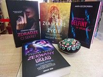 nowe książki, od lewej - Zdradzę Ci sekret - Stokłosa A, Ich złamane życie - Baart N., Zostawcie del