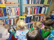 PRZEDSZKOLAKI W BIBLIOTECE