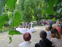 Przedstawienia Ballad i romamsów Adama Mickiewicza w parku miejskim w Koszalinie