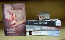 na zdjęciu książki