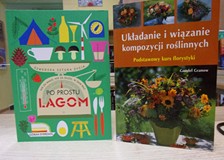 na zdjęciu książki