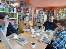 Spotkanie Młodzieżowego Dyskusyjnego Klubu Książki- uczestnicy spotkania