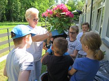 Zajęcia ogrodnicze w czasie Wakacji w Bibliotece 2022
