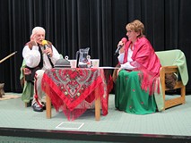 Józef Pitoń oraz Janina Łępa podczas dyskusji