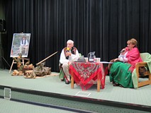 Józef Pitoń oraz Janina Łępa podczas dyskusji