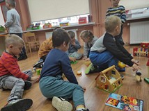 Zabawy z książką i zabawkami bibliotecznymi