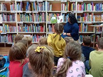 Głośne czytanie książki 