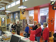 Uczestnicy akcji podczas zwiedzania Mediateki