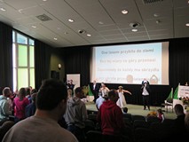 Uczestnicy spotkania podczas wspólnego śpiewu