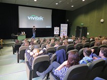 Spotkanie z Marcinem Mortką, widok na widownię i scenę