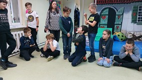 Dzieci w trakcie zabawy