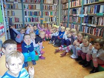 PSZCZÓŁKI W BIBLIOTECE