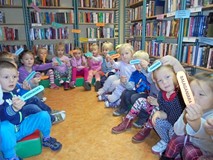 PSZCZÓŁKI W BIBLIOTECE